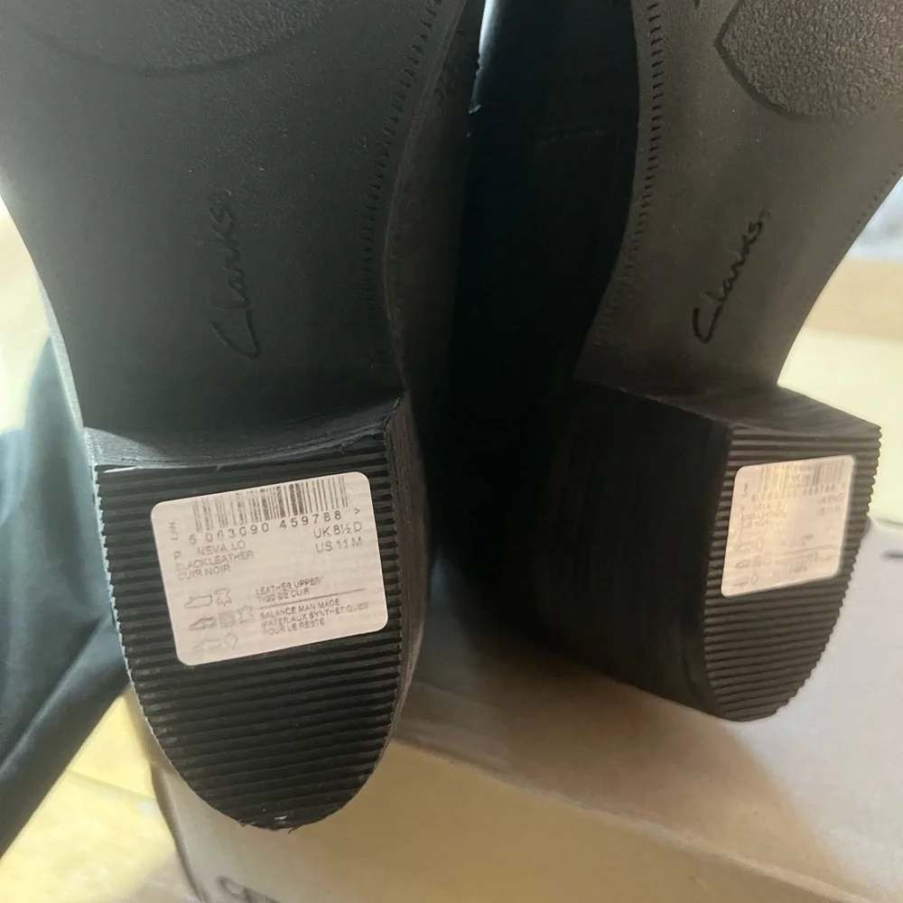Clarks Neva Lo Black Leather Ankle Booties - Picture 5 of 7